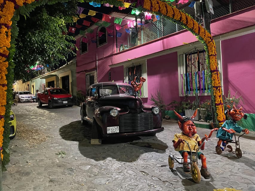 Oaxaca: Day of the Dead Evening Walking Tour with Dinner - Why this Oaxaca evening works so well
