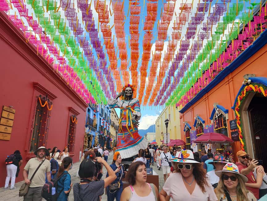 Oaxaca: Day of the Dead Evening Walking Tour with Dinner - Markets, food, and the everyday side of Oaxaca