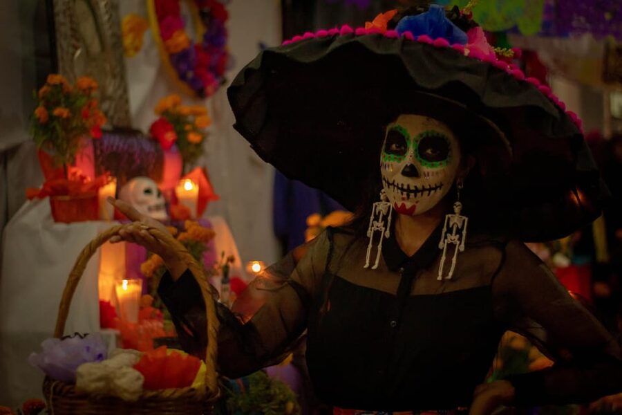 Oaxaca: Day of the Dead Evening Walking Tour with Dinner - The San Miguel cemetery visit