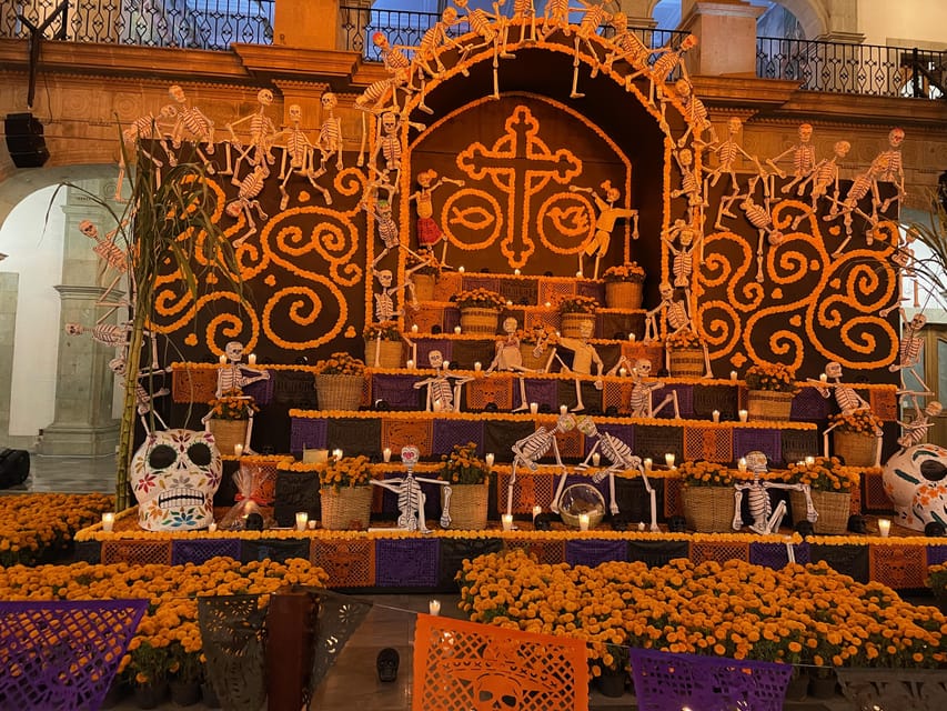 Oaxaca: Day of the Dead Evening Walking Tour with Dinner - Dinner at the end of a long walk