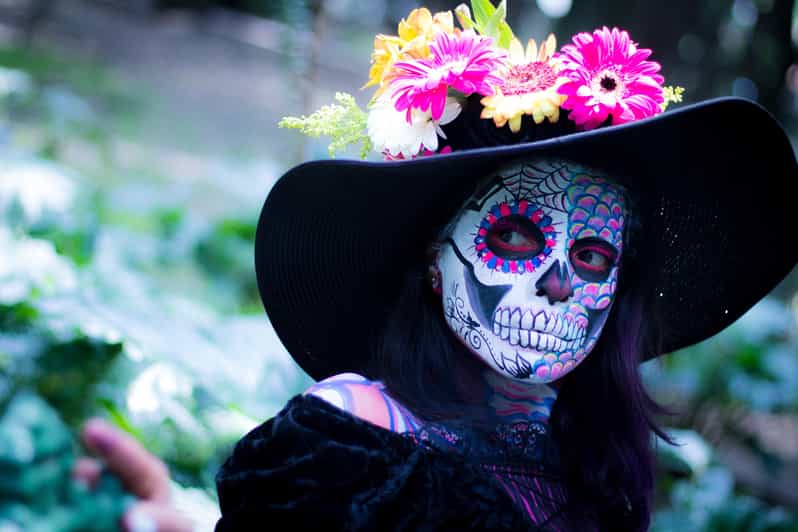 Oaxaca: Day of the Dead Evening Walking Tour with Dinner - Starting at Plaza Cruz de Piedra