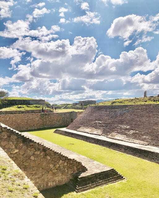 Oaxaca de Juarez: Monte Alban Half-Day Tour - Heat, stairs, and group size