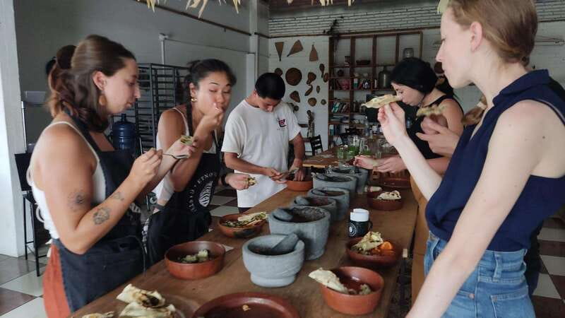 Oaxaca: Oaxacan Mole Workshop with a Traditional Cook - The teaching style depends on the guide