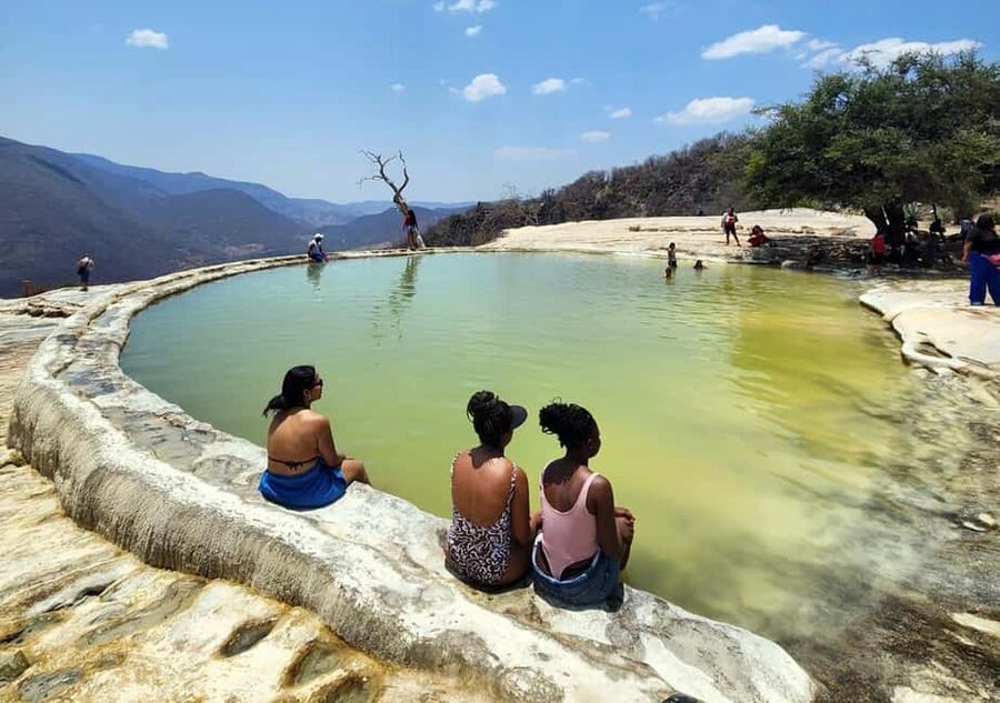 Oaxaca: Tule, Mitla & Hierve el Agua, & Mezcal Tour - Teotitlán del Valle: watching color become cloth