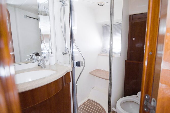 Olivia Grace 60 ft British Princess Yacht Rental - Welcome drinks, food, and the open bar