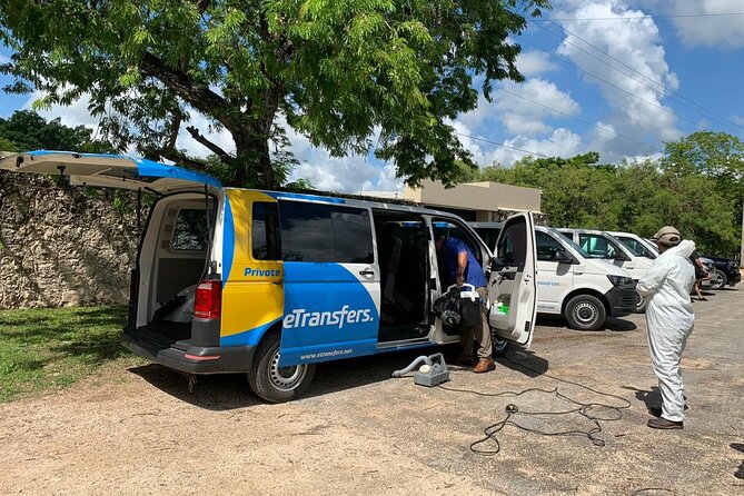 Playa del Carmen Private Transportation From-To Cancun Airport - Finding your driver at Cancun International Airport