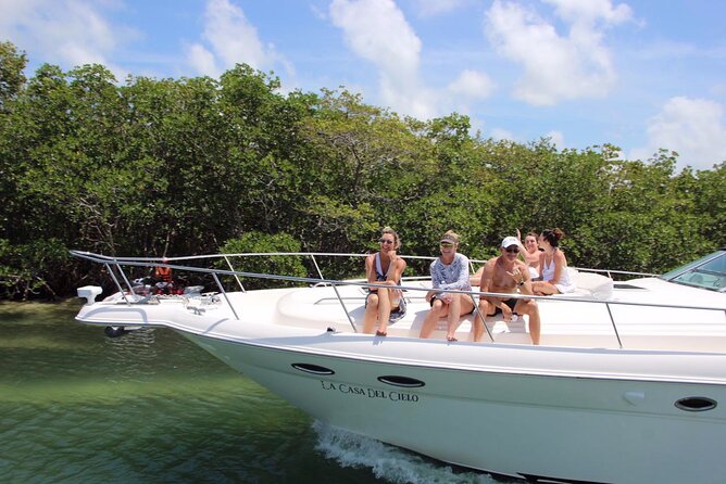Private 50FT Yacht Rental in Cancún P8 - Boat Comfort, Restroom, and Onboard Supplies