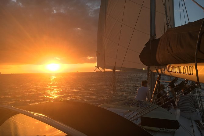 Private Customizable Sailing Tour in Cancun - Boat Size, Comfort, and the Photos