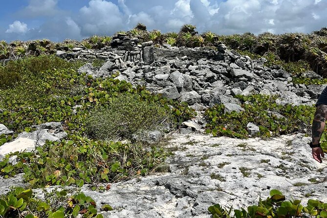 Private Mayan Ruins Tour with Cenote/caves and Mexican Picnic - El Cedral explains the island’s Maya story