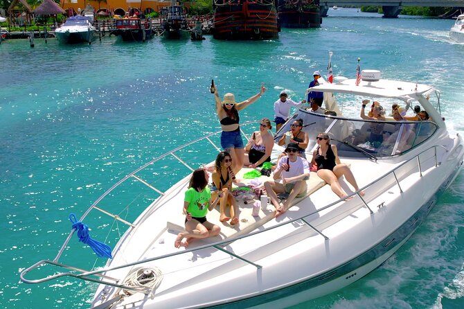 Private Premium Yacht 46FT Rental in Cancún - Food, Drinks, and What Comes on Board