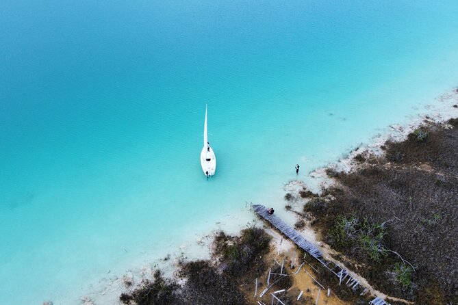 Private sailing tour of Bacalar Lagoon - Cenote Negro and the dramatic change in depth