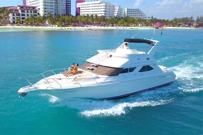 Private SeaRay 47ft Yacht Rental Cancun 23P6 - The crew and the feel aboard