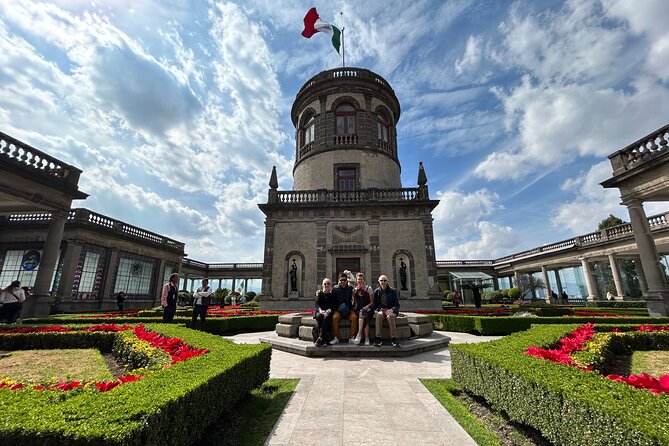 PRIVATE Tour Chapultepec Castle - Meeting at Estela de Luz and entering the forest