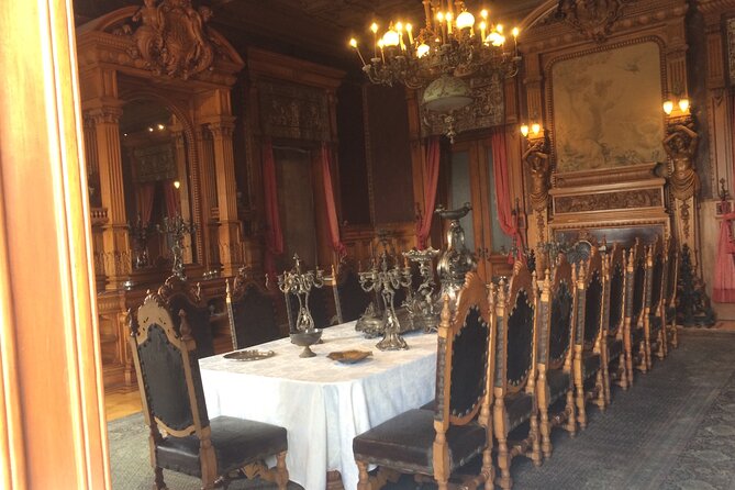 PRIVATE Tour in Chapultepec Castle and Museum of Anthropology - A 25-minute walk through Chapultepec Forest