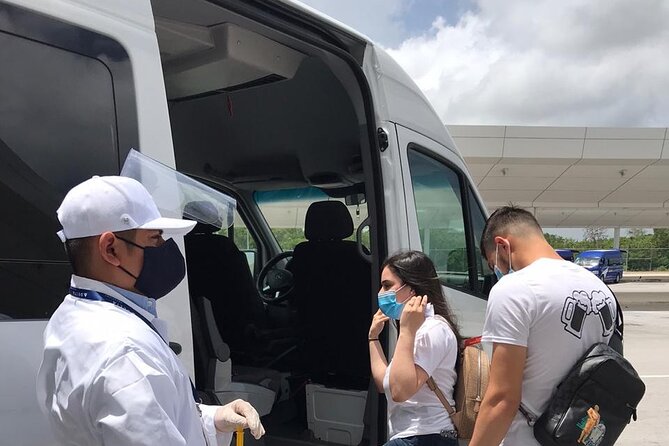 Private Transfer- Airport-Hotel Cancun Up 1 to 5 Passengers - A 30-minute to two-hour ride