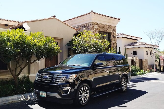 Private Transfer to Cabo San Lucas from Cabo Airport - Friendly chauffeurs and small extras