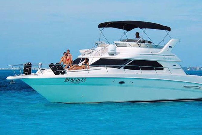 Private Yacht - 46 ft SeaRay Cancun Bay Snorkel 23P4 - Cruising Cancun Bay and seeing the coast from offshore