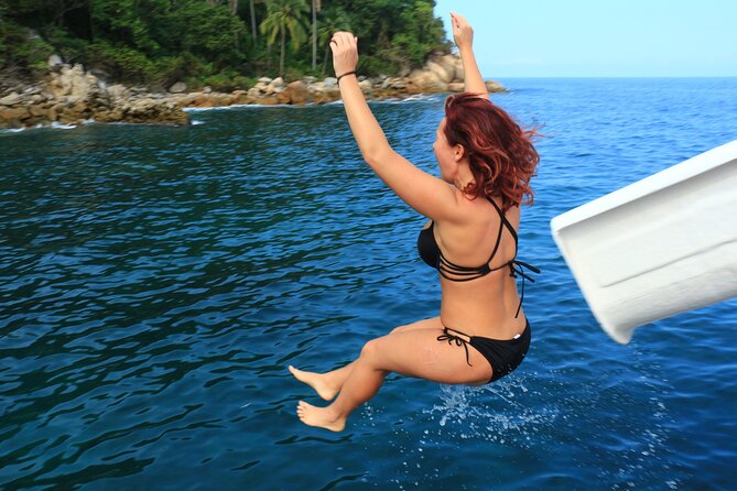 Private Yacht Charter ChicaFUN 2 Waterslides All Inclusive - Crew service and the private-group advantage