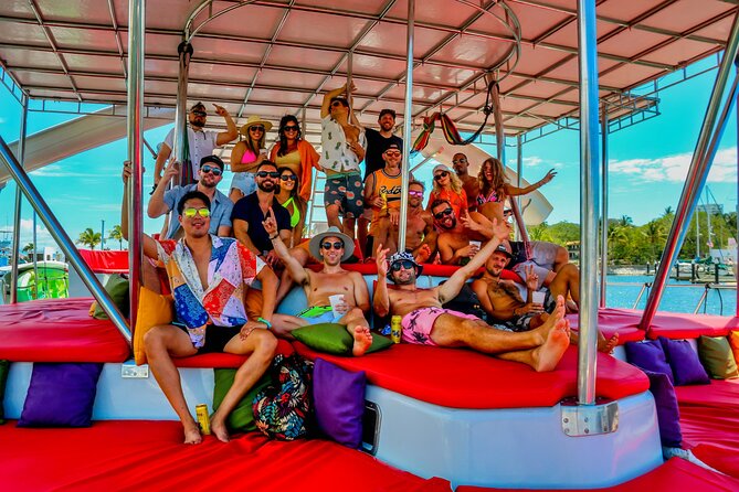 Private Yacht Charter ChicaFUN 3 Waterslides All Inclusive - Food and drinks keep the day easy