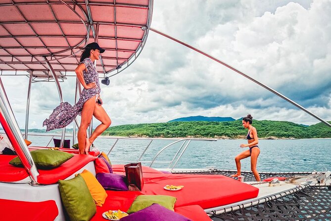 Private Yacht Charter ChicaFUN 3 Waterslides All Inclusive - The crew and Captain are a big part of the value
