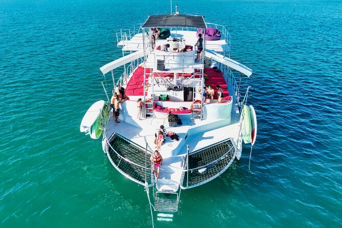 Private Yacht Charter on ChicaFun 1 Waterslides all inclusive - Key points to know before booking