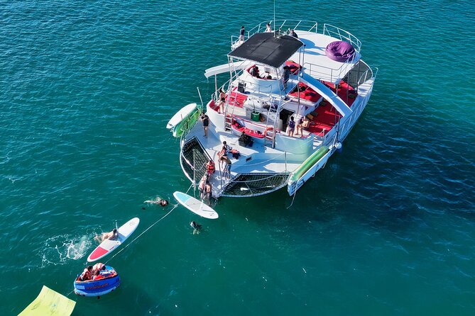 Private Yacht Charter on ChicaFun 1 Waterslides all inclusive - Why ChicaFun 1 works best for private groups