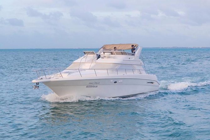 Private Yacht Rental Sea Ray 46ft Cancun 23P3 - Crew service and safety