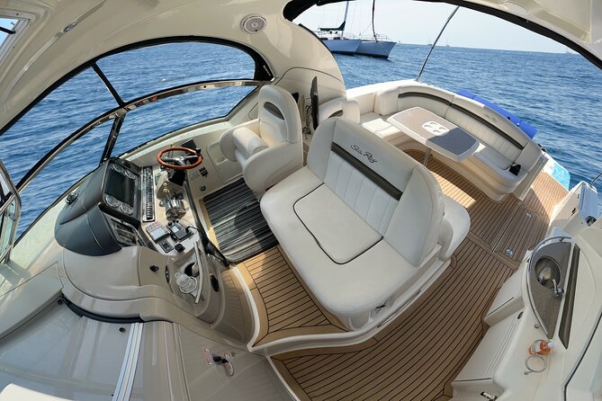 Private Yacht Sea Ray all-inclusive charter in Cabo - Food, drinks, and professional photos