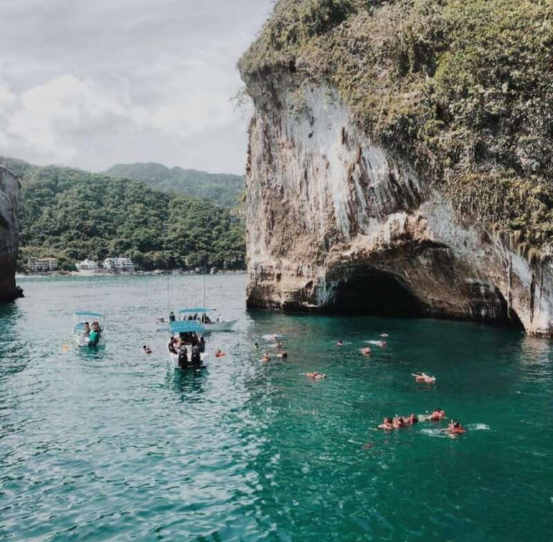 Puerto Vallarta: Los Arcos Islands Boat Tour and Snorkeling - The caves and five islands of Los Arcos