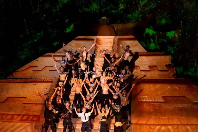 Puerto Vallarta Rhythms of the night, Show & Buffet dinner - Why the sunset cruise matters