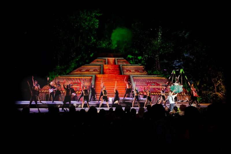 Puerto Vallarta Rhythms of the night, Show & Buffet dinner - The buffet dinner and candlelit tables
