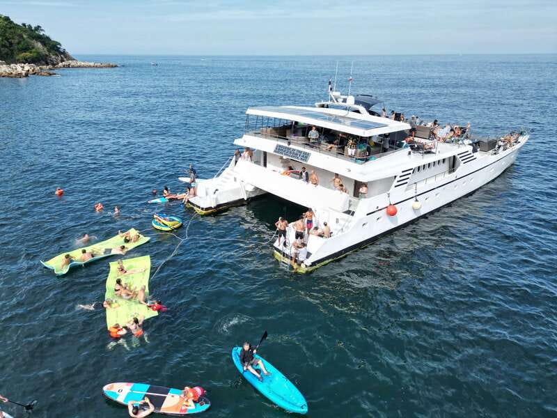 Puerto Vallarta: Yelapa Mega Yacht Cruise - The all-day premium bar and food service