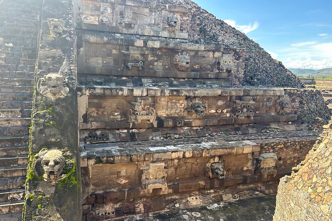 Pyramids of Teotihuacan and restaurant la Gruta (Original) - La Gruta: spectacular setting, uncertain meal