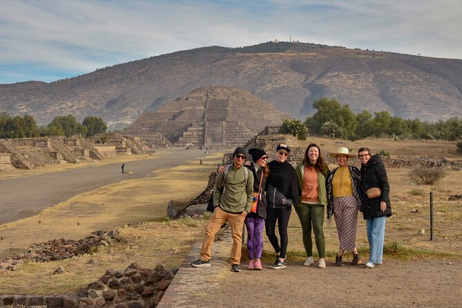 Pyramids of Teotihuacan and restaurant la Gruta (Original) - The one-hour ride from Mexico City