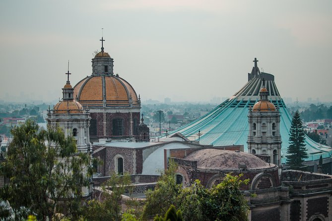 Pyramids of Teotihuacan, Guadalupe Shrine & Tlatelolco Tour - Guides, language, and group size