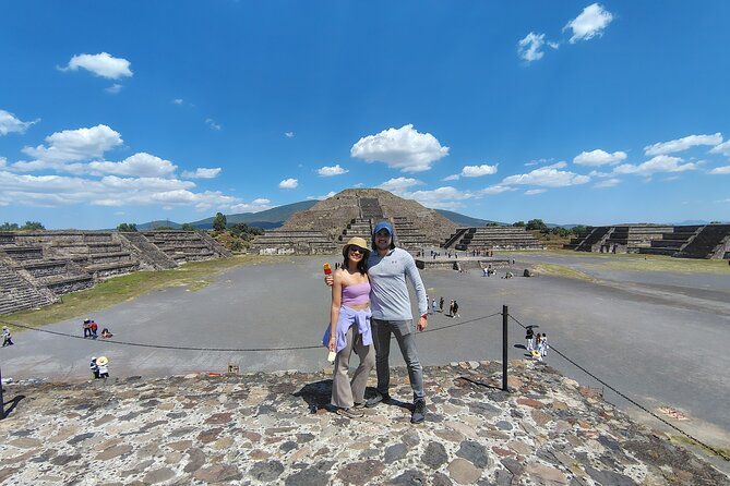 Pyramids of Teotihuacan without traps for tourists morning or afternoon - Guides who bring the stones to life
