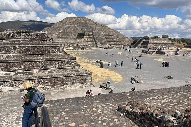 Pyramids of Teotihuacan without traps for tourists morning or afternoon - Temple of Quetzalcoatl and the first ruins