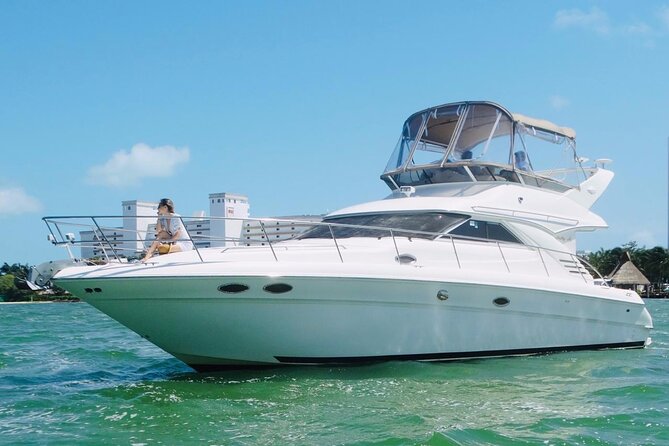 Rent a Private 46ft Yacht in Cancun - Cruising Cancun Bay on a private 46-foot yacht