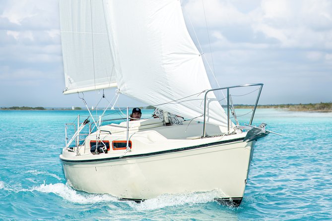 Sailing Tour through the Lagoon of the 7 Colors - The boat, the crew, and the real sailing question