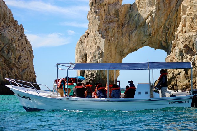 Shared ride to the arch of Cabo San Lucas - Boarding at D Dock in the Cabo Marina