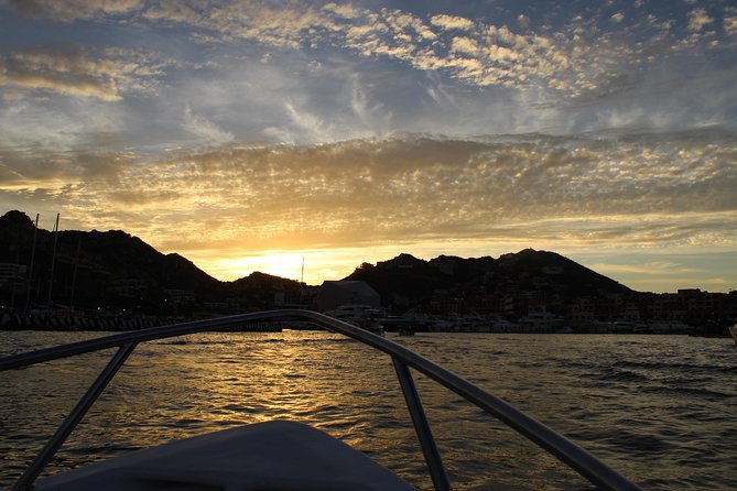 Shared ride to the arch of Cabo San Lucas - Stop 2: Lovers Beach and Divorce Beach