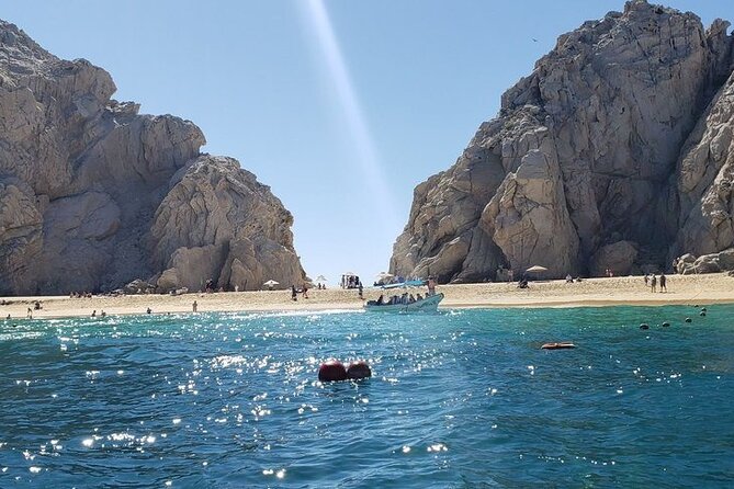 Shared Tour to the Arch of Cabo San Lucas - The crew, commentary, and photographs
