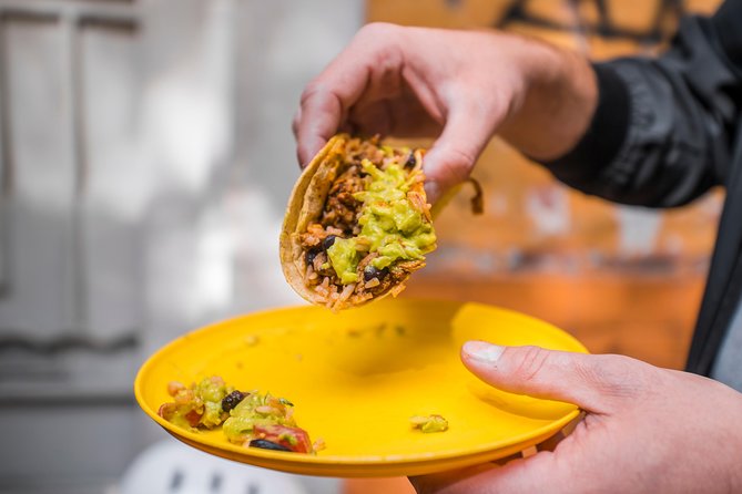 Street Food Bike Tour / Mexico is not only Tacos / All Inclusive - The final Condesa stop and a CDMX michelada