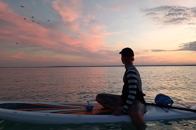 Sunrise on Paddleboard with breakfast in the lagoon of 7 colors - Who should book this Bacalar morning?