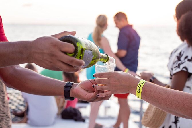 Sunset Cruise in Los Cabos with Jazz and Wine - Who will enjoy it most?