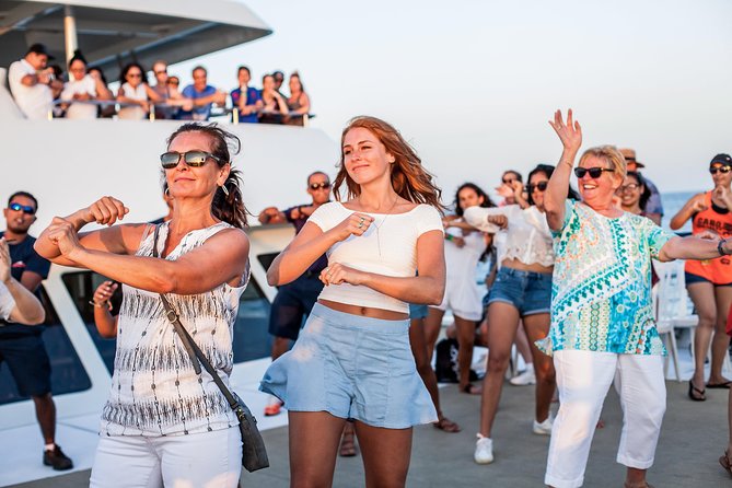 Sunset Dinner Cruise in Cabo San Lucas - A lively crew and a flexible evening mood
