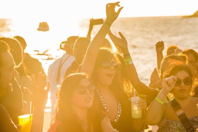 Sunset Fajitas Cruise in Los Cabos - Lovers Beach and the Cabo San Lucas Coast