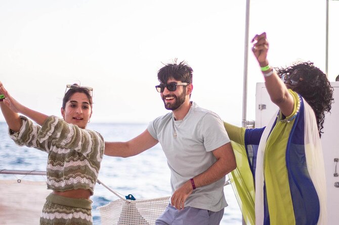 Sunset Sail Party Cruise on the Pez Gato - What the open bar and snacks are really worth