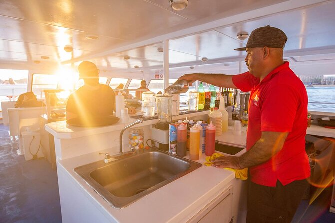 Sunset Sail Tour with Local Food - The open bar and the party atmosphere