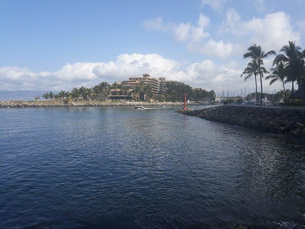 Surf lessons in Puerto Vallarta and Nayarit - Key points to know before you paddle out